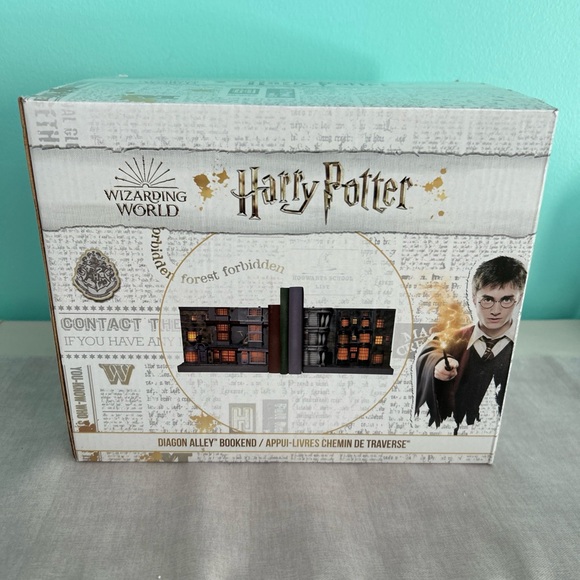 Enesco Wizarding World HARRY POTTER DIAGON ALLEY LIGHT UP BOOKENDS 6008334 NEW - Picture 4 of 11